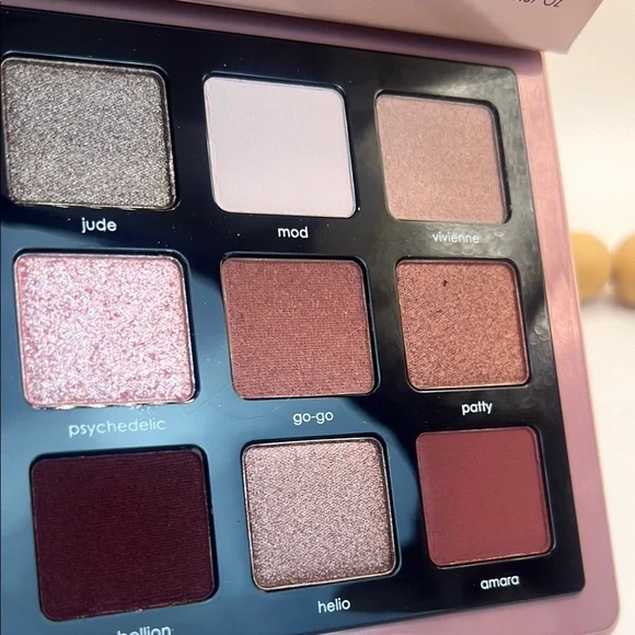 Natasha Denona Retro Eyeshadow Palette - Picture 6 of 9